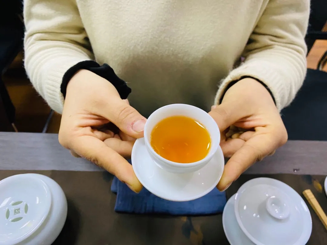 女神節(jié)快樂！三月花盛，品茗人生。