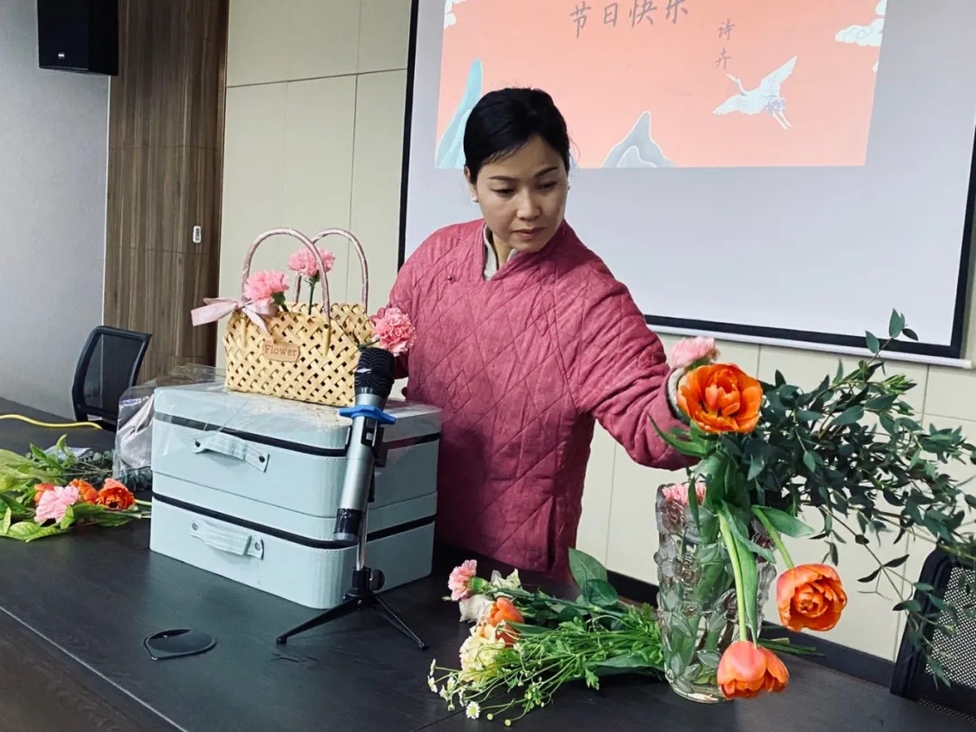 女神節(jié)快樂！三月花盛，品茗人生。